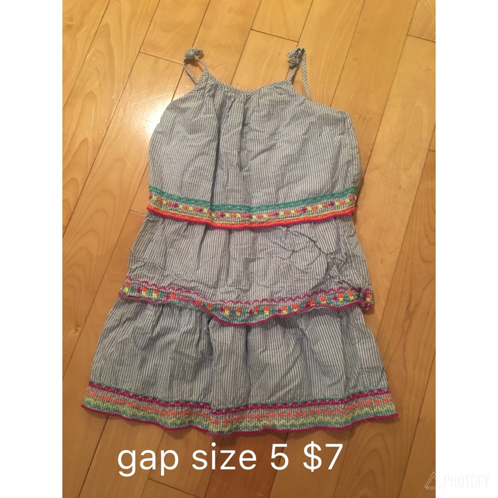 Gap size 4-5 (small) girls